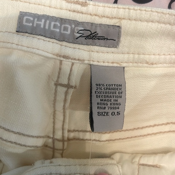 Chico’s Winter White Willa Fleur RG jeans- size 0.5 - Picture 4 of 7